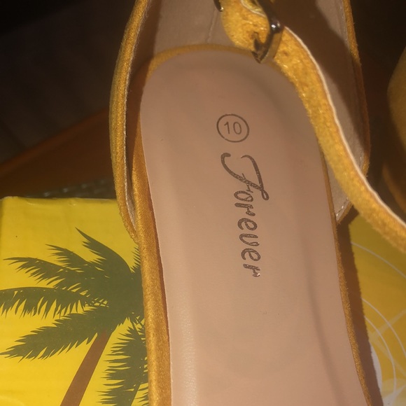 NWB forever yellow strap sandal in suede size 10 - Picture 6 of 14